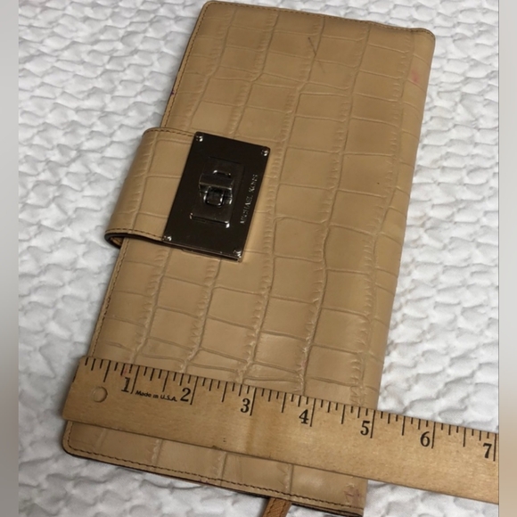 Michael Kors Large Taupe Croc Embossed Clutch Wallet - Picture 3 of 9